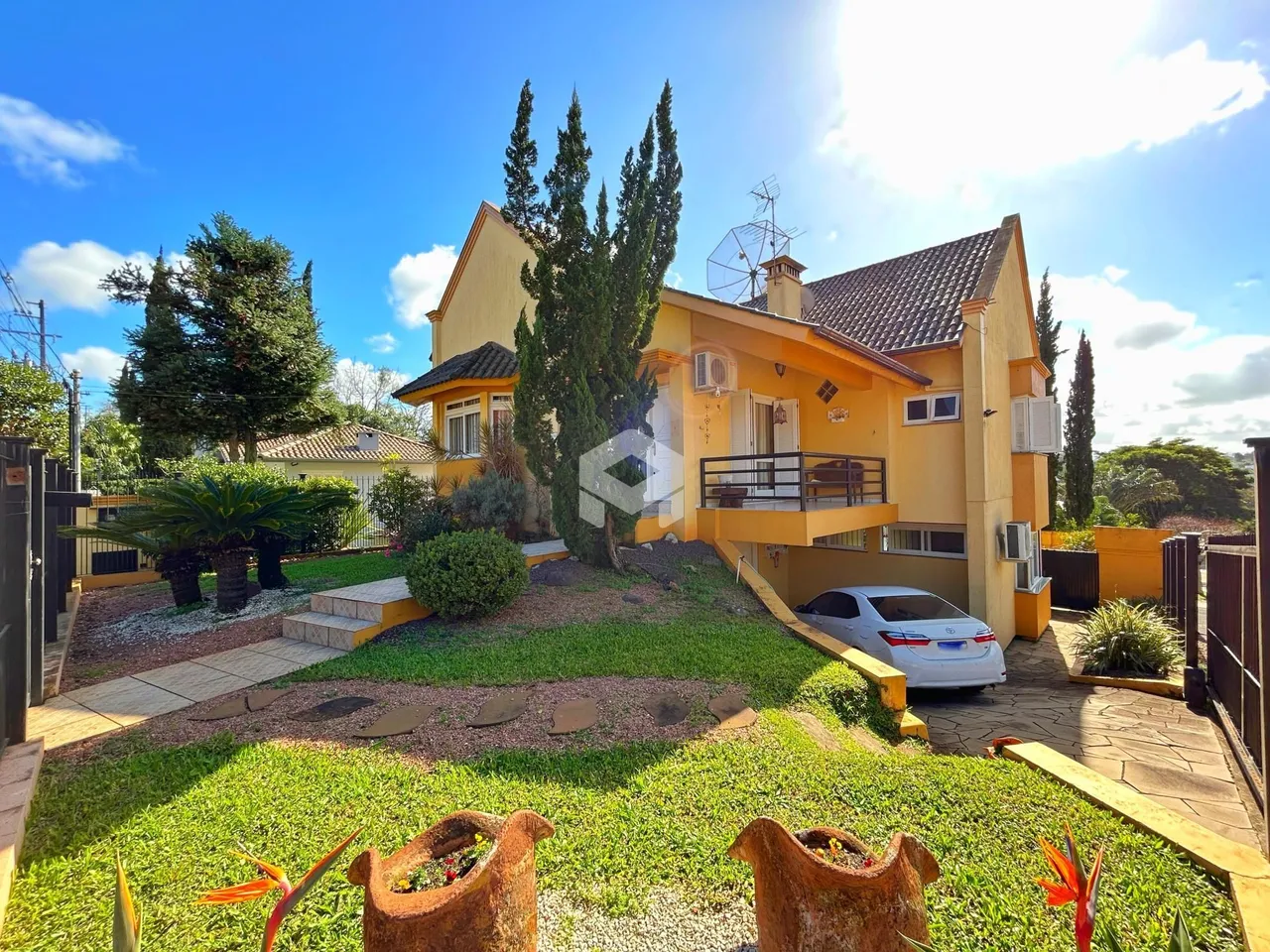 Casa com 5 dormitórios, foto 1