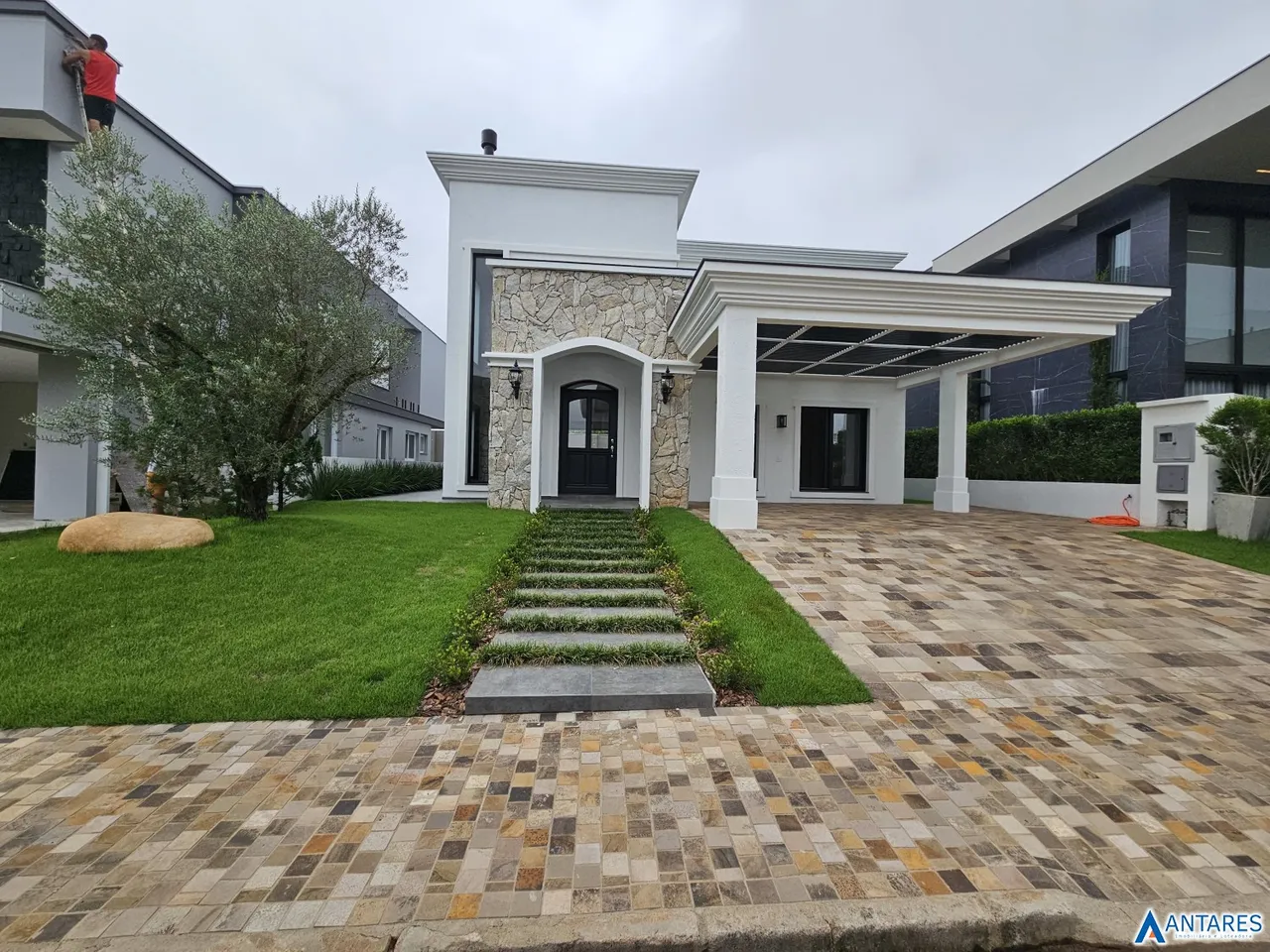 Casa com 4 dormitórios, foto 1