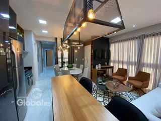 Sala de estar e jantar de um apartamento moderno em Lajeado.