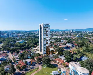 Vista aérea de um bairro residencial com edifícios e vegetação na região de Lajeado.