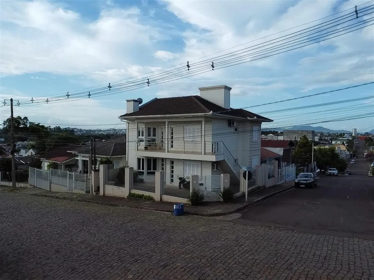 Casa com 8 dormitórios, foto 1