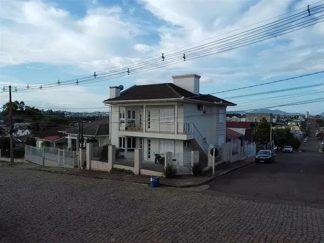 Casa com 8 dormitórios