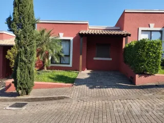 Casa geminada com 2 dormitórios, foto 1