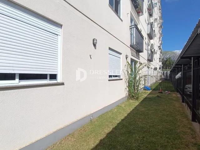 Fachada de um prédio residencial em Lajeado, Brasil, com jardim frontal.