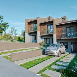 Fachada de um prédio residencial moderno em Lajeado, Brasil.
