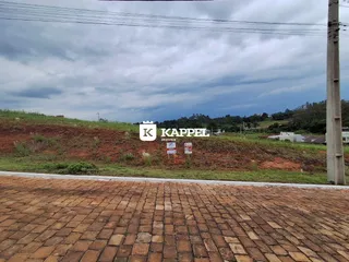Vista externa de uma área com colinas e vegetação no imóvel em Lajeado.