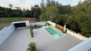 Piscina externa de uma propriedade em Lajeado, Brasil.