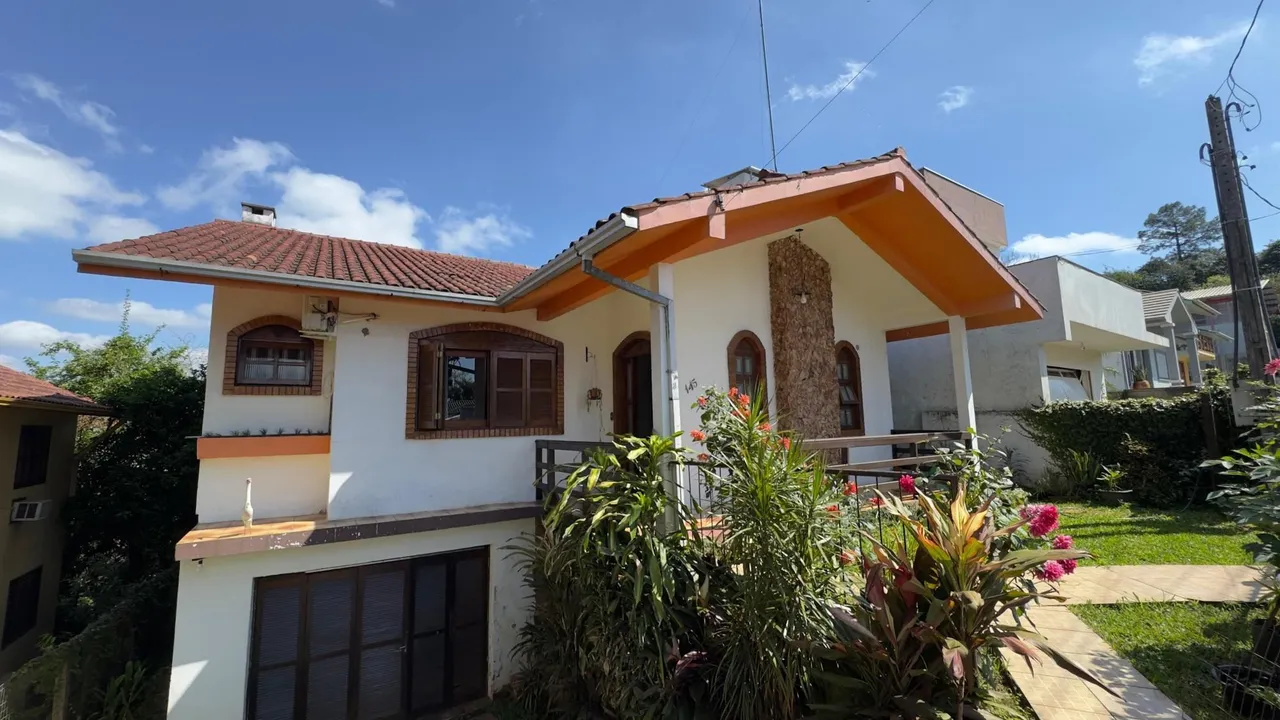 Casa com 5 dormitórios, foto 1