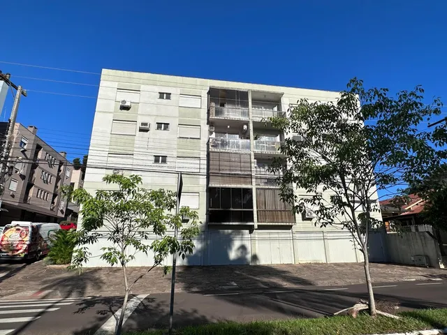 Fachada de um prédio residencial em Lajeado, Brasil, com vários andares.