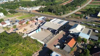 Vista aérea de um terreno com estruturas em Lajeado, Brasil.