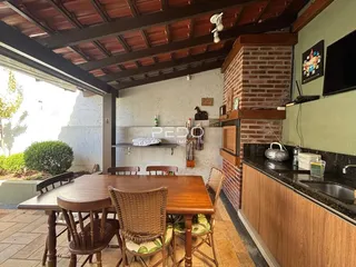 Imagem de uma sala de jantar com ambiente de cozinha em Lajeado, Brasil.