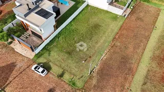 Vista aérea de uma propriedade residencial em Lajeado, Brasil, mostrando o terreno e a construção.