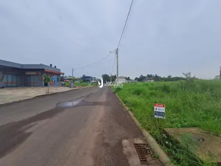 Vista da rua e área verde de uma propriedade em Lajeado, Brasil.