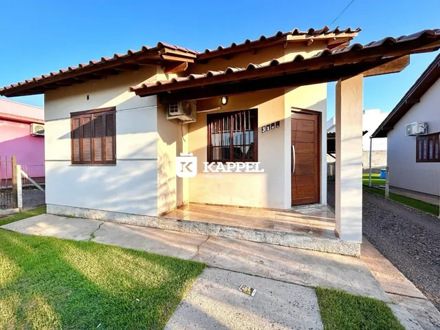 Fachada de uma casa residencial com telhado de telhas em Lajeado, Brasil.
