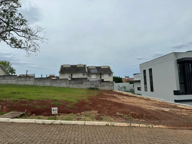 Foto da fachada de uma residência moderna em Lajeado, Brasil.