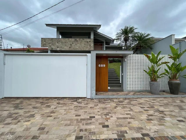 Casa com 4 dormitórios