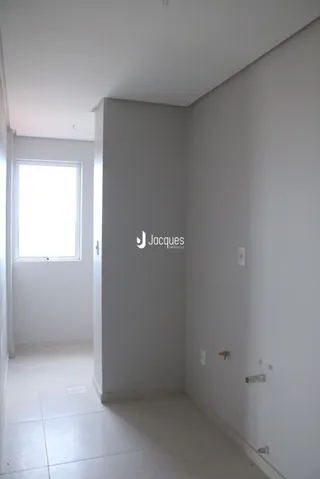 Corredor interno de um imóvel em Lajeado, Brasil.