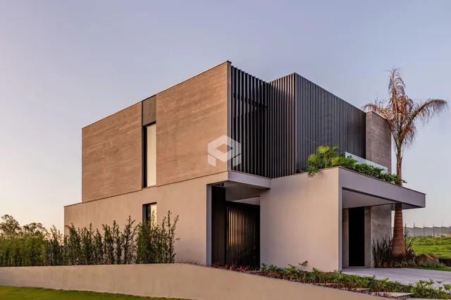 Fachada moderna de uma residência em Lajeado, Brasil.