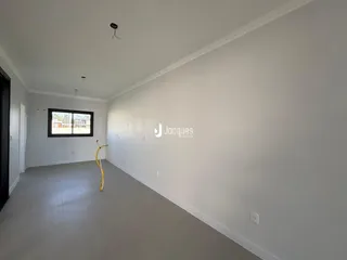 Vista de um corredor interno de uma propriedade em Lajeado.