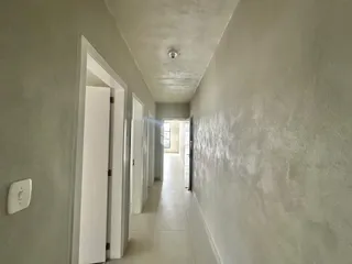 Corredor interno de um imóvel em Lajeado, Brasil.