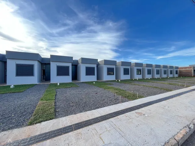Casa geminada com 2 dormitórios