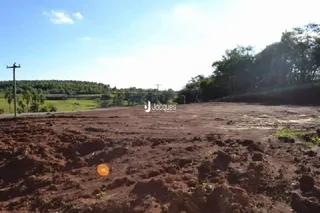Terreno aberto de terra marrom no interior de Lajeado.