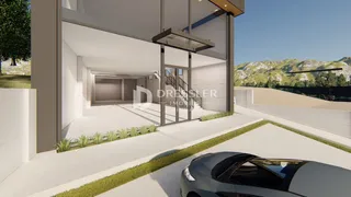 Fachada moderna de uma residência em Lajeado, Brasil, com grandes portas de vidro.