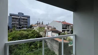 Vista da varanda de uma residência em Lajeado com vegetação ao fundo.