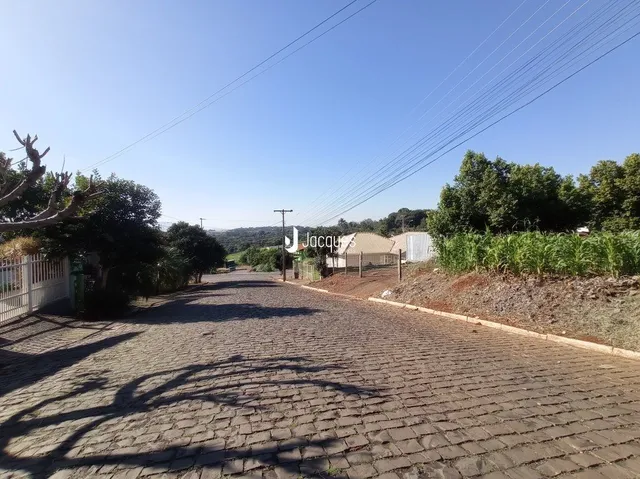 Vista da rua pavimentada em Lajeado, Brasil.