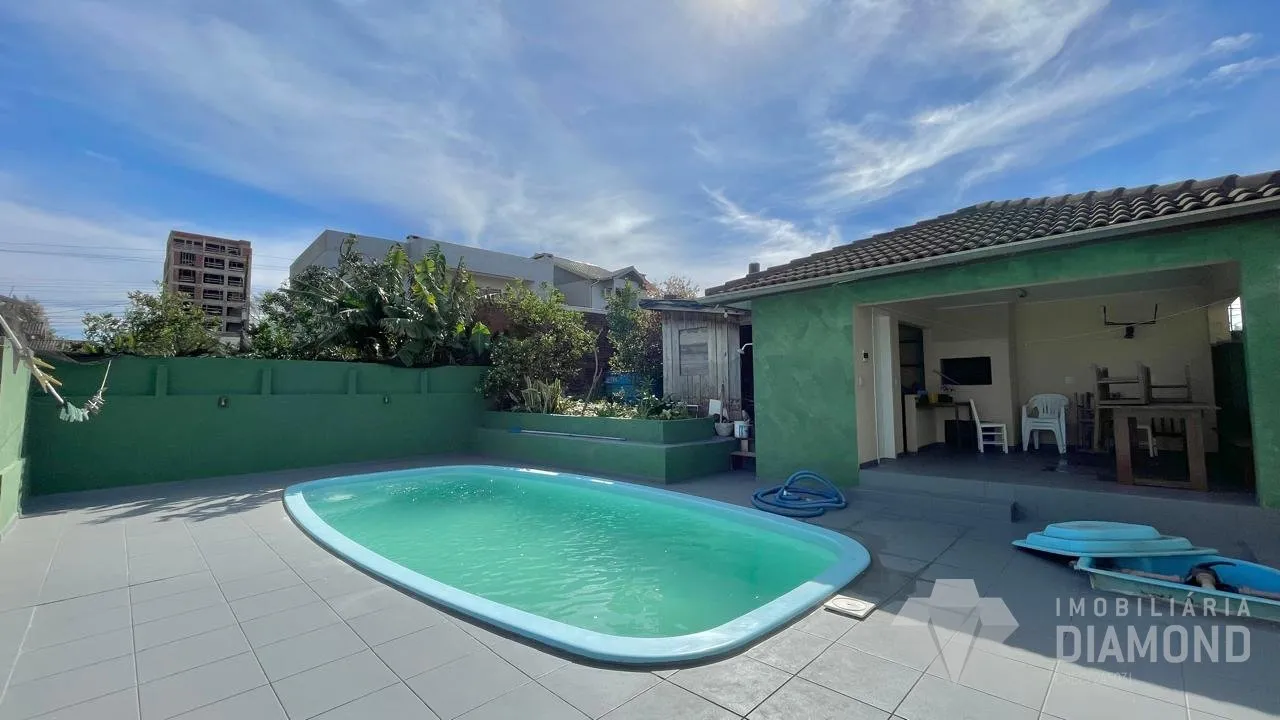 Casa com 4 dormitórios, foto 1