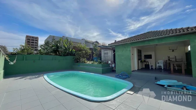 Casa com 4 dormitórios