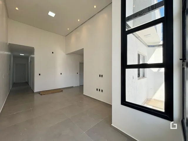 Corredor interno de um apartamento moderno em Lajeado.