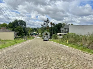 Vista da rua de acesso a uma propriedade em Lajeado, Brasil.