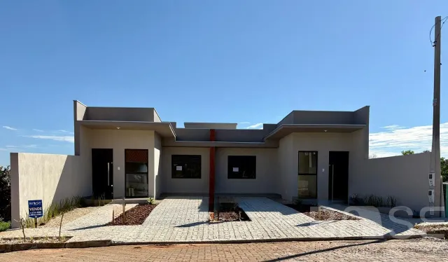 Casa geminada com 2 dormitórios