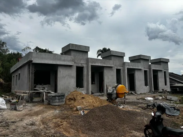 Casa geminada com 2 dormitórios