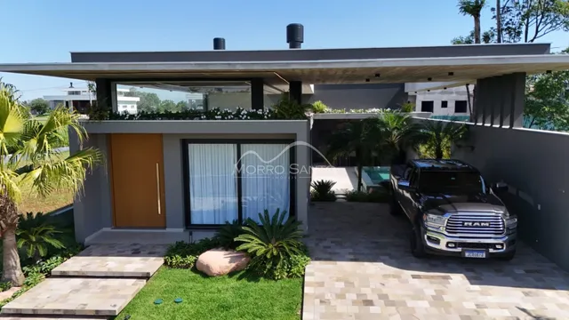 Casa com 4 dormitórios