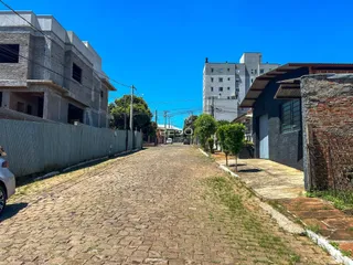 Vista externa de uma rua pavimentada em Lajeado, Brasil.