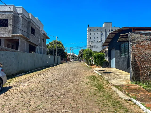 Vista externa de uma rua pavimentada em Lajeado, Brasil.