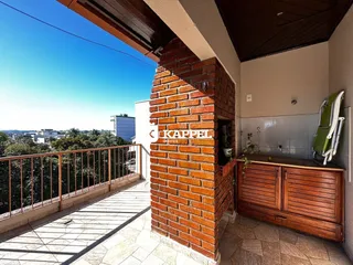 Vista panorâmica da área externa com vista para a paisagem urbana.
