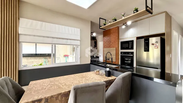 Vista da cozinha e sala de jantar de um imóvel em Lajeado.