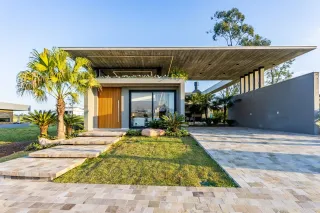 Casa com 4 dormitórios, foto 1