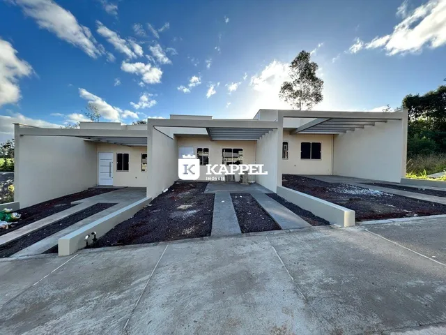 Casa geminada com 2 dormitórios