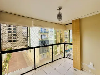 Vista da varanda de um apartamento em Lajeado, Brasil com vista para outros edifícios.