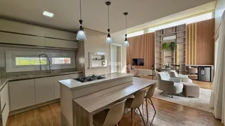 Vista da cozinha e sala de jantar de um imóvel em Lajeado.