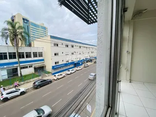 Vista da fachada de um prédio na rua em Lajeado, Brasil.