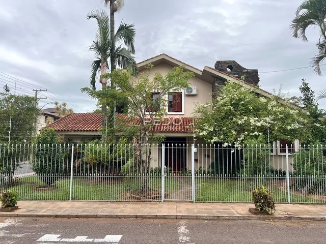 Casa com 4 dormitórios