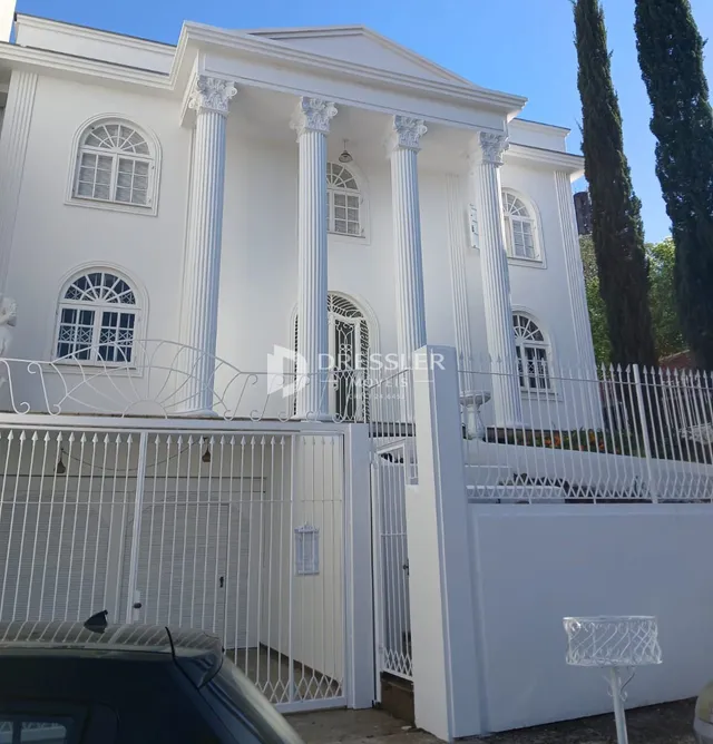 Casa com 5 dormitórios