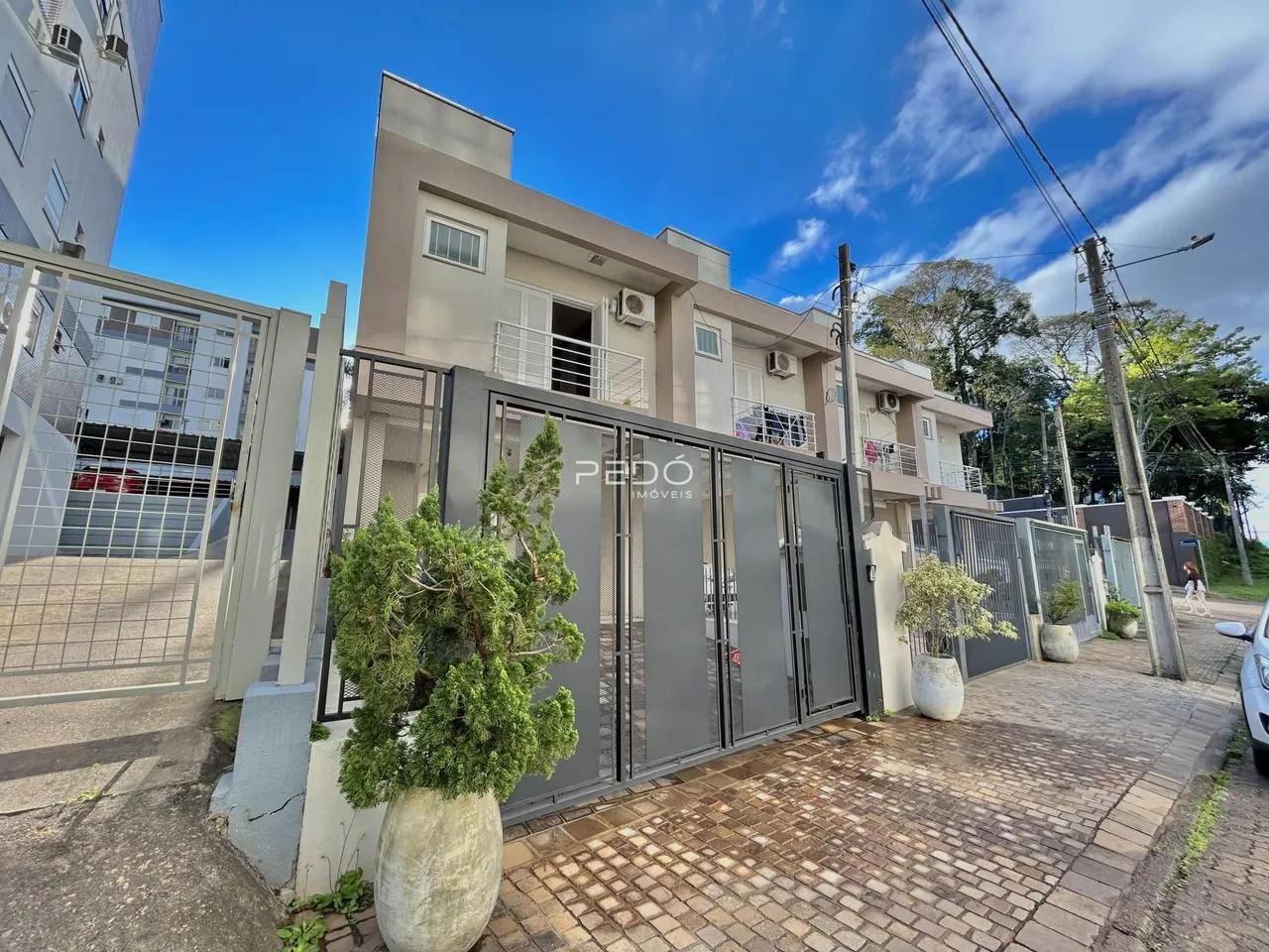 Fachada de um imóvel residencial em Lajeado, Brasil.