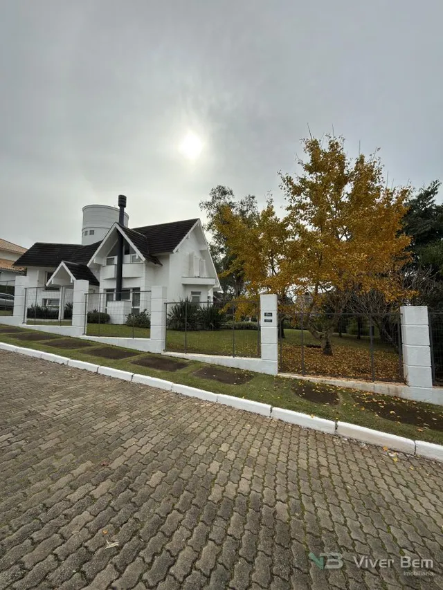Casa com 4 dormitórios