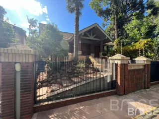 Casa com 4 dormitórios, foto 1
